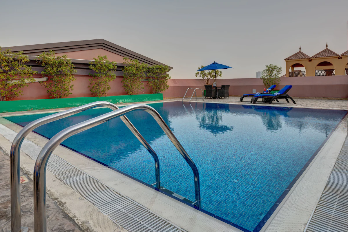 استخر گلدن تولیپ آل برشا